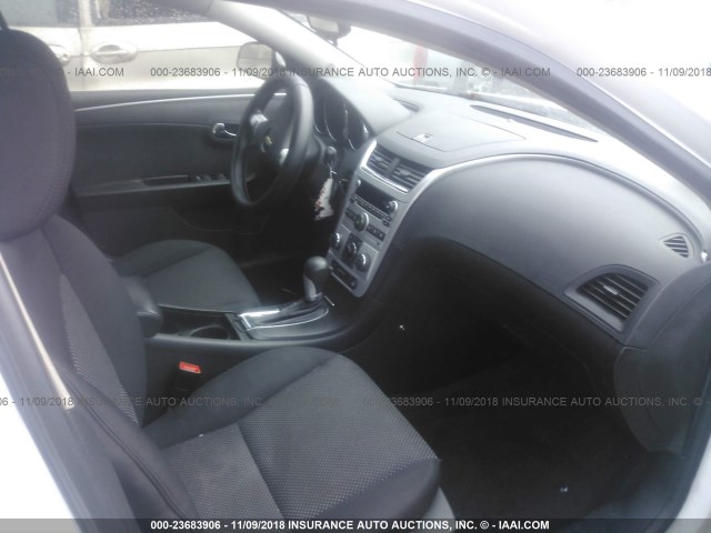 1G1ZC5EU2BF390289 - 2011 CHEVROLET MALIBU 1LT WHITE photo 5