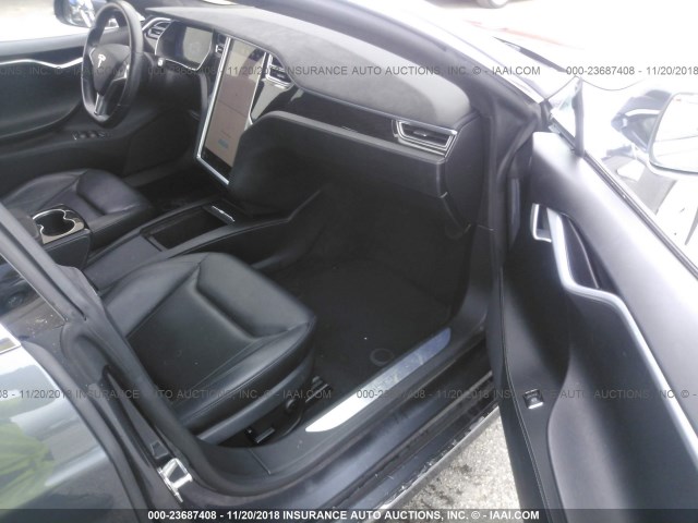 5YJSA1E1XGF143336 - 2016 TESLA MODEL S GRAY photo 5