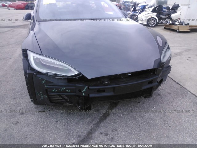 5YJSA1E1XGF143336 - 2016 TESLA MODEL S GRAY photo 6