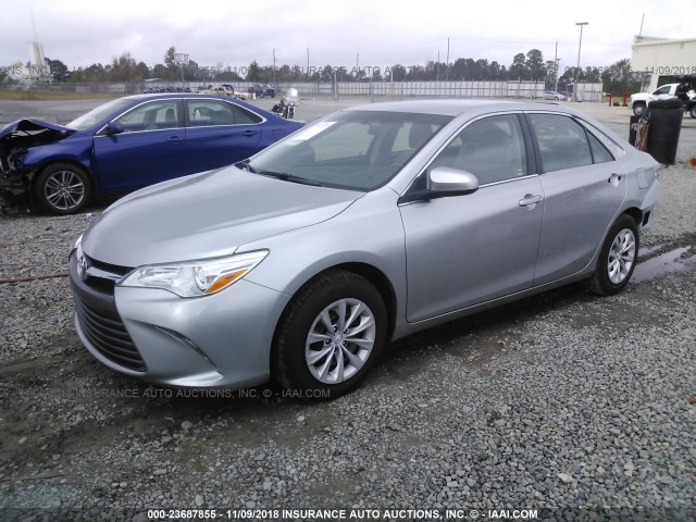 4T1BF1FKXHU663288 - 2017 TOYOTA CAMRY LE/XLE/SE/XSE 银色 照片 2