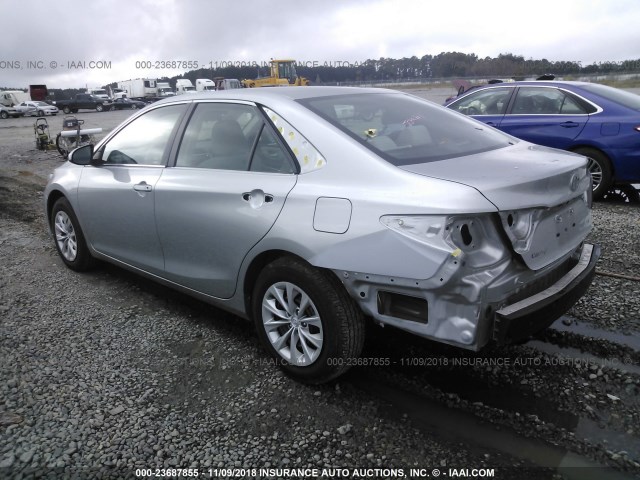 4T1BF1FKXHU663288 - 2017 TOYOTA CAMRY LE/XLE/SE/XSE SILVER photo 3