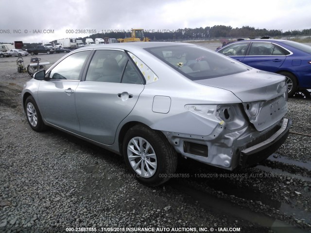 4T1BF1FKXHU663288 - 2017 TOYOTA CAMRY LE/XLE/SE/XSE 银色 照片 3