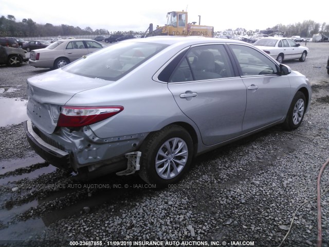 4T1BF1FKXHU663288 - 2017 TOYOTA CAMRY LE/XLE/SE/XSE SILVER photo 4