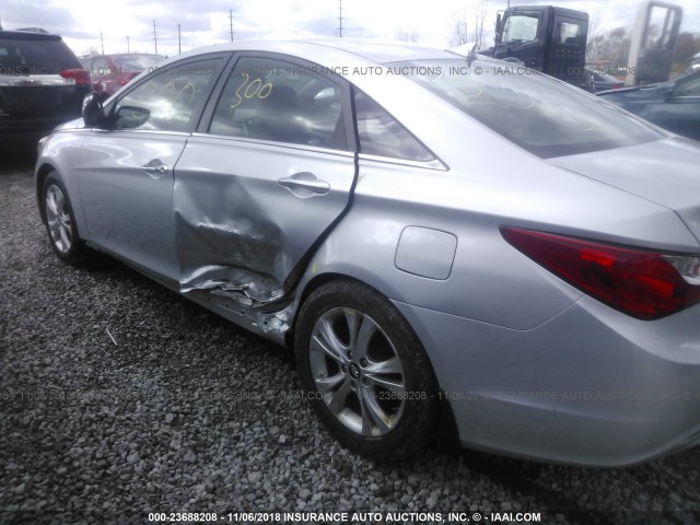 5NPEC4AC5DH644910 - 2013 HYUNDAI SONATA SE/LIMITED SILVER photo 6