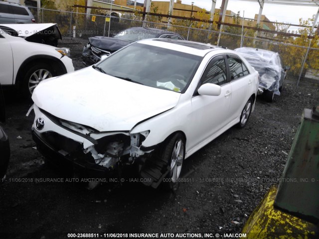 4T1BF3EK9BU625376 - 2011 TOYOTA CAMRY SE/LE/XLE WHITE photo 2