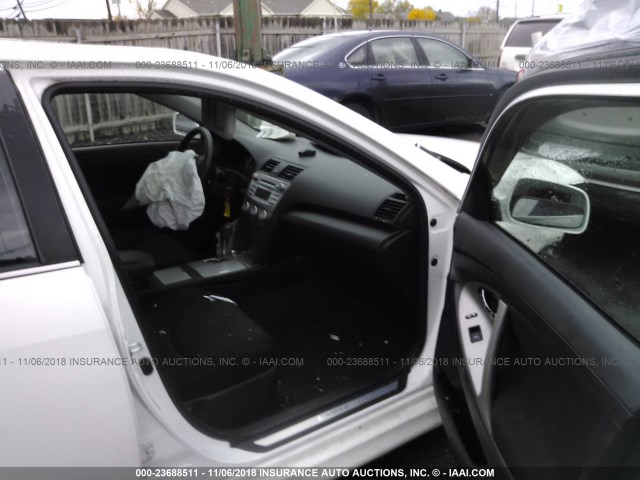 4T1BF3EK9BU625376 - 2011 TOYOTA CAMRY SE/LE/XLE WHITE photo 5