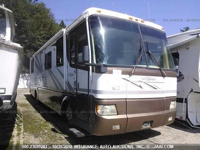 1RF120519X2005558 - 1999 ROADMASTER RAIL DYANASTER WHITE photo 1