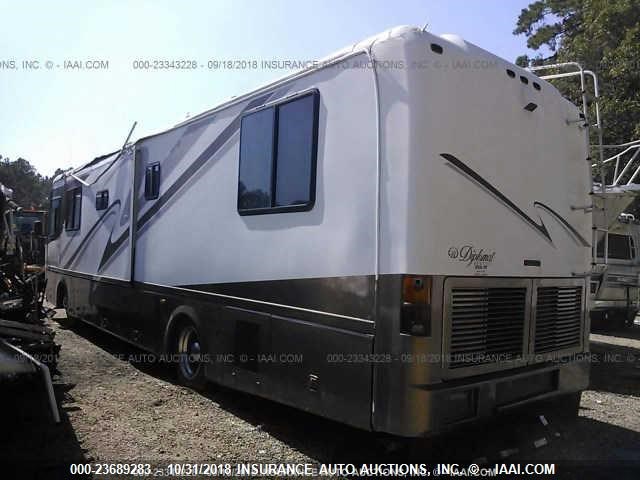 1RF120519X2005558 - 1999 ROADMASTER RAIL DYANASTER WHITE photo 3