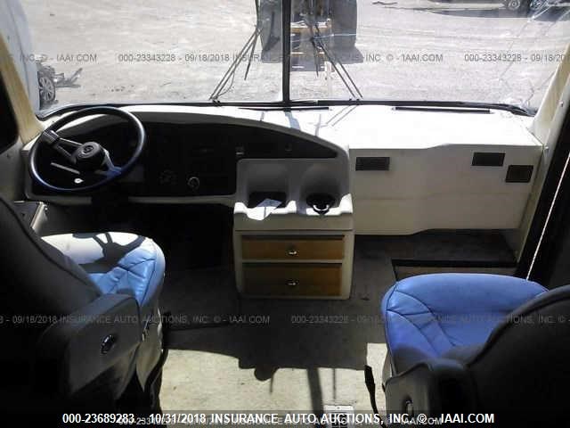 1RF120519X2005558 - 1999 ROADMASTER RAIL DYANASTER WHITE photo 5