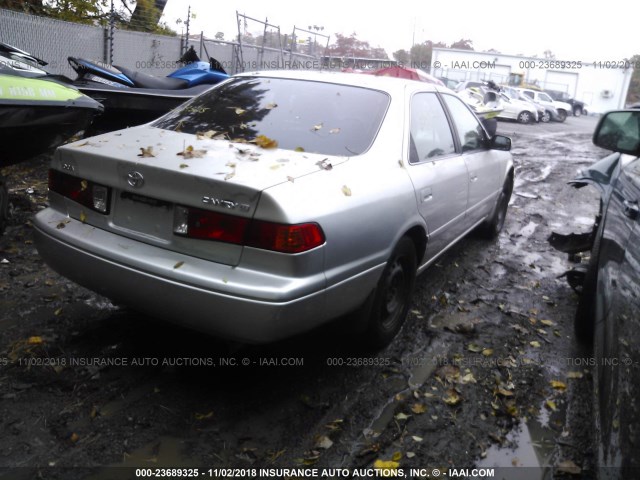 4T1BG22K31U026497 - 2001 TOYOTA CAMRY CE/LE/XLE 灰色 照片 4