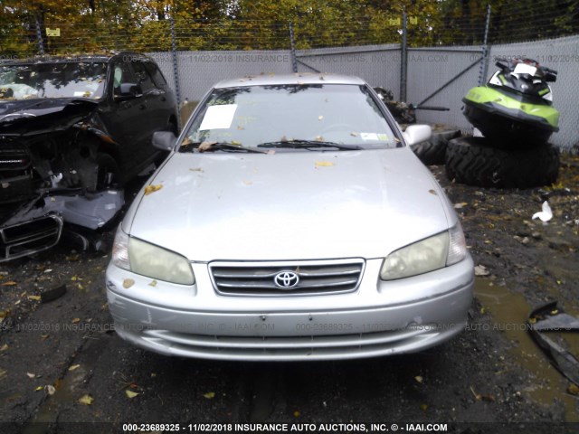 4T1BG22K31U026497 - 2001 TOYOTA CAMRY CE/LE/XLE 灰色 照片 6