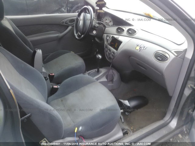 3FAFP31333R178317 - 2003 FORD FOCUS ZX3 GRAY photo 5