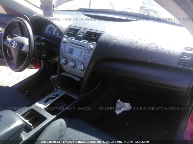 4T1BE46K09U279199 - 2009 TOYOTA CAMRY SE/LE/XLE RED photo 5