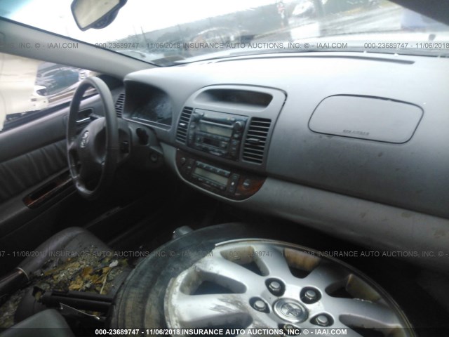 JTDBE30K120126125 - 2002 TOYOTA CAMRY LE/XLE/SE GRAY photo 5