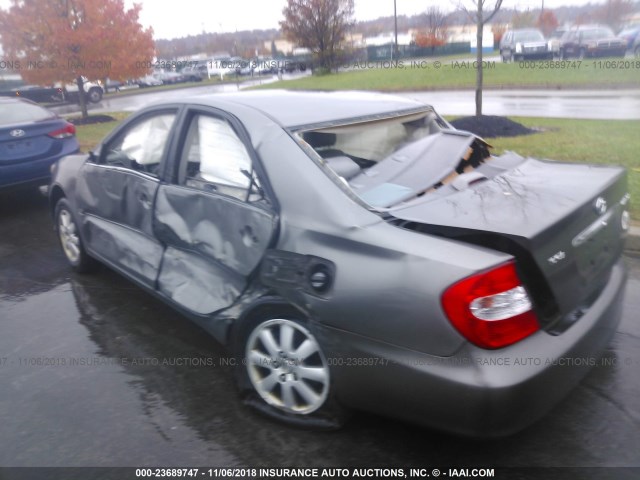 JTDBE30K120126125 - 2002 TOYOTA CAMRY LE/XLE/SE GRAY photo 6