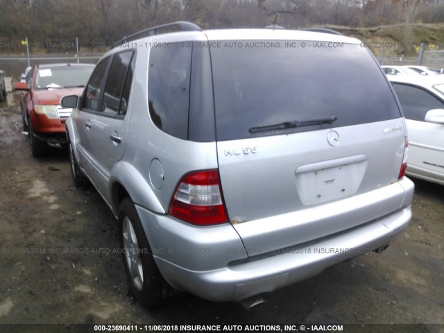 4JGAB74E22A301021 - 2002 MERCEDES-BENZ ML 55 SILVER photo 3