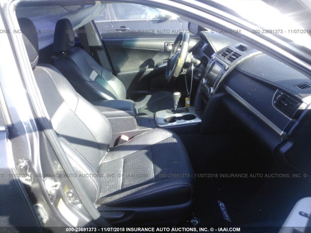 4T1BF1FK6EU414093 - 2014 TOYOTA CAMRY L/SE/LE/XLE Boz foto 5