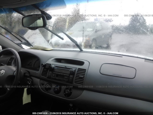 4T1BE32K13U123518 - 2003 TOYOTA CAMRY LE/XLE/SE SILVER photo 5