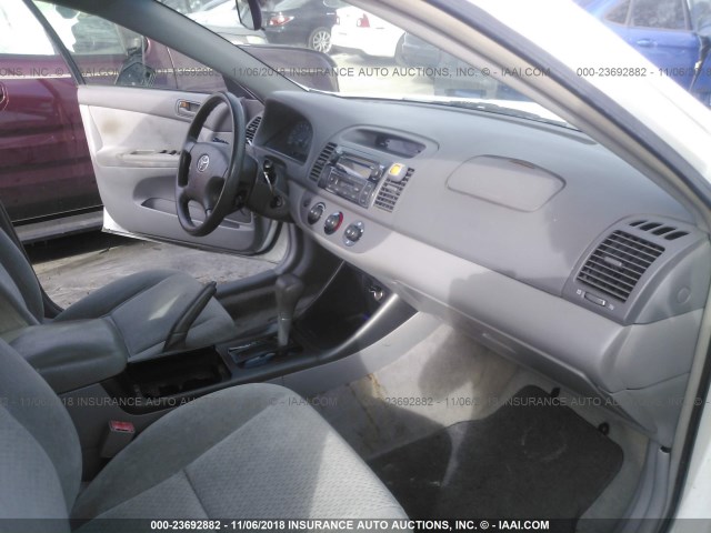4T1BE32K42U047842 - 2002 TOYOTA CAMRY LE/XLE/SE Beyaz fotoğraf 5