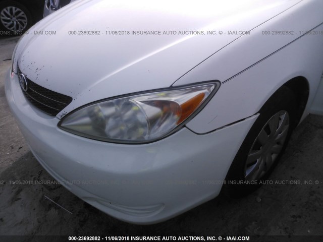 4T1BE32K42U047842 - 2002 TOYOTA CAMRY LE/XLE/SE Beyaz fotoğraf 6