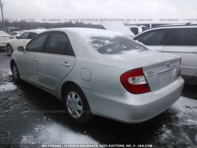 4T1BE32K52U602474 - 2002 TOYOTA CAMRY LE/XLE/SE SILVER photo 3