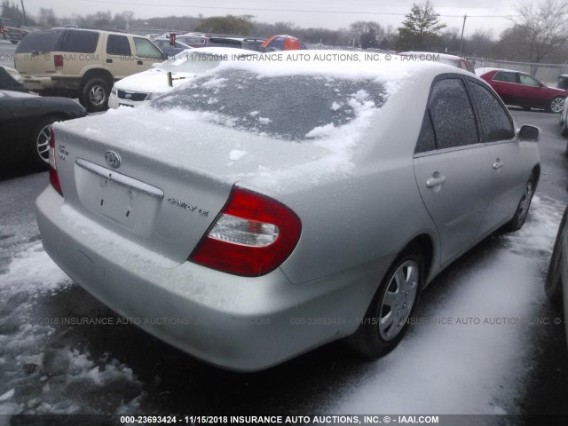 4T1BE32K52U602474 - 2002 TOYOTA CAMRY LE/XLE/SE SILVER photo 4