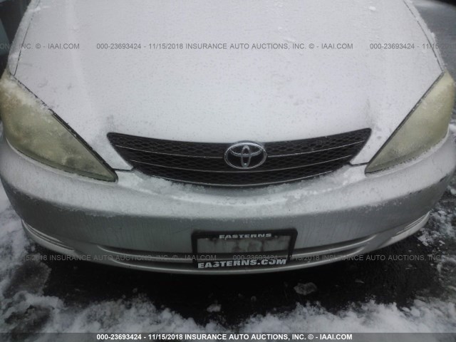4T1BE32K52U602474 - 2002 TOYOTA CAMRY LE/XLE/SE SILVER photo 6