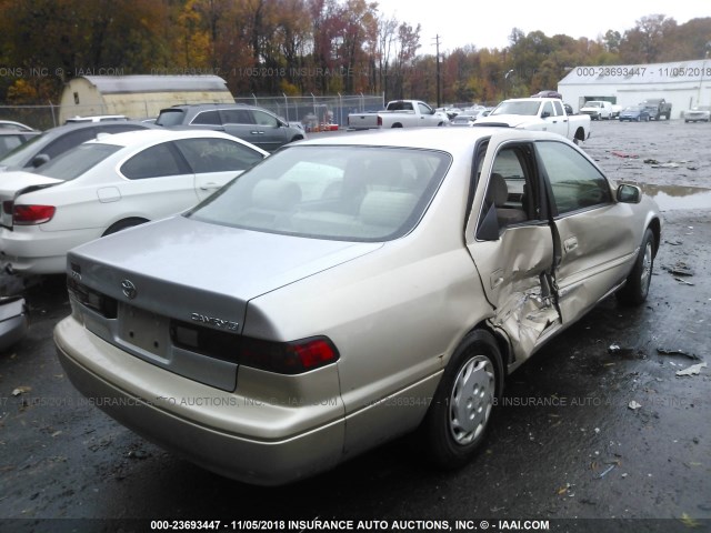 4T1BG22K2WU214015 - 1998 TOYOTA CAMRY CE/LE/XLE 金色 照片 4
