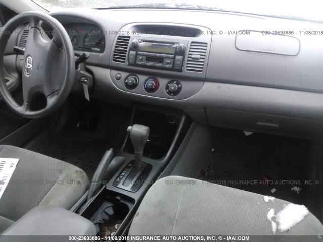 4T1BE32K74U872003 - 2004 TOYOTA CAMRY LE/XLE/SE BLUE photo 5