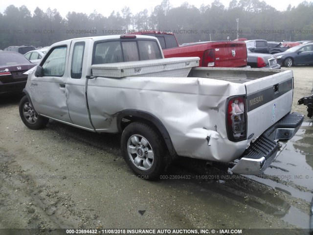 1N6DD26S5WC360573 - 1998 NISSAN FRONTIER KING CAB XE/KING CAB SE SILVER photo 3