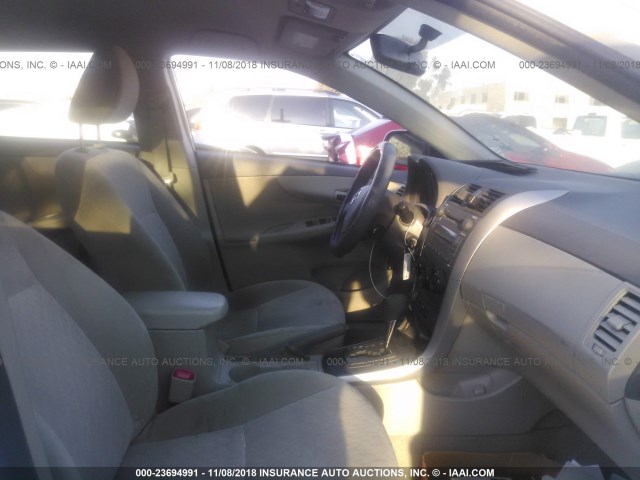 JTDBL40E499082827 - 2009 TOYOTA COROLLA LE/XLE WHITE photo 5