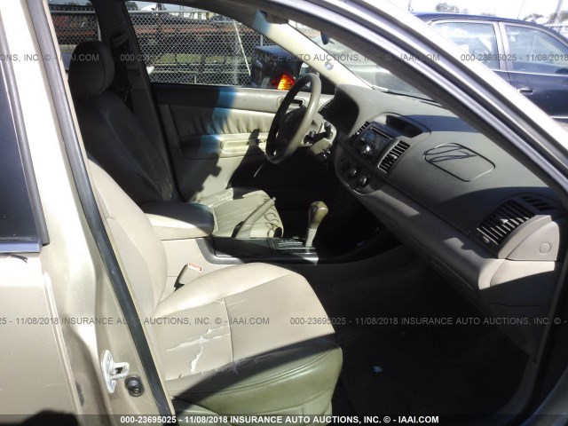 4T1BE32K32U028814 - 2002 TOYOTA CAMRY LE/XLE/SE GOLD photo 5