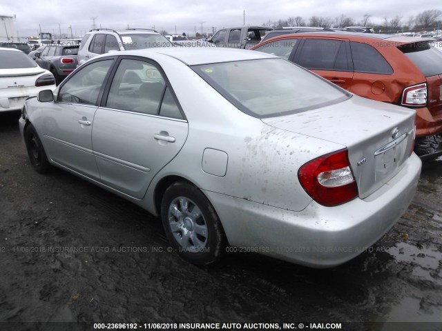4T1BE32KX3U253975 - 2003 TOYOTA CAMRY LE/XLE/SE SILVER photo 3