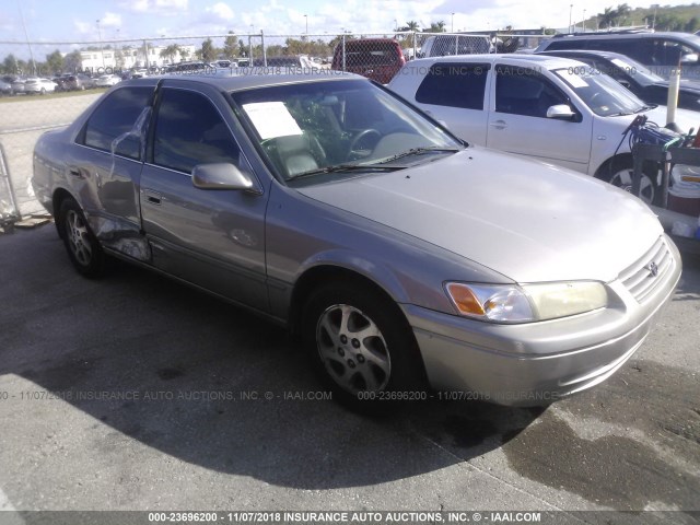JT2BF28K1X0181900 - 1999 TOYOTA CAMRY LE/XLE BEIGE photo 1