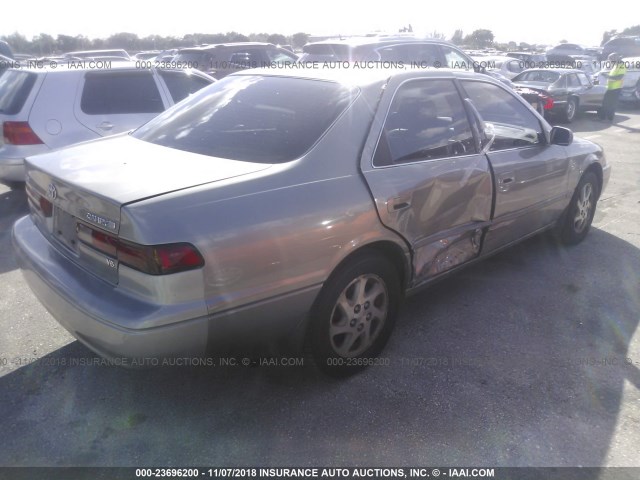 JT2BF28K1X0181900 - 1999 TOYOTA CAMRY LE/XLE BEIGE photo 4