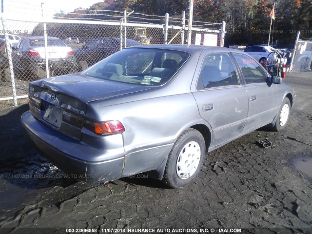 4T1BG22K0VU015088 - 1997 TOYOTA CAMRY CE/LE/XLE GRAY photo 4