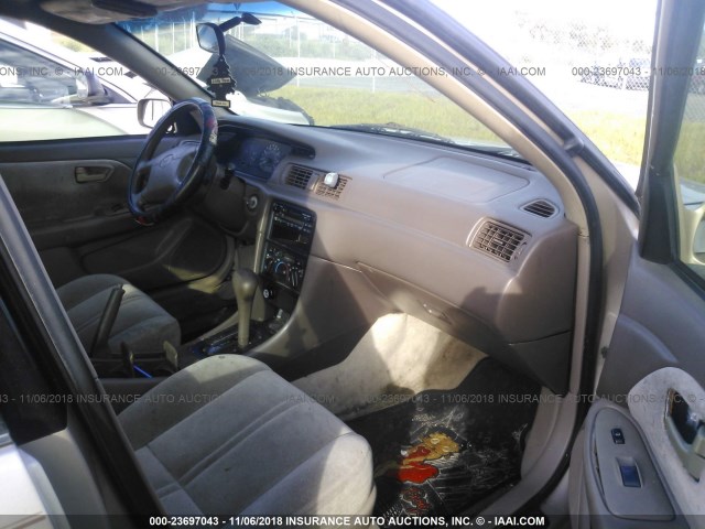 4T1BG22K0XU877732 - 1999 TOYOTA CAMRY CE/LE/XLE 金色 照片 5