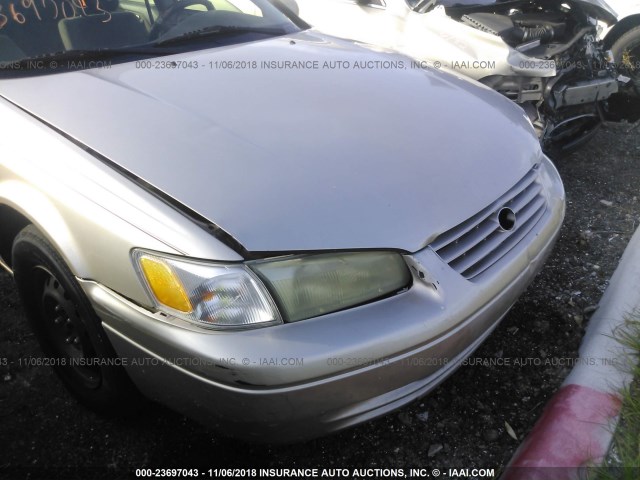 4T1BG22K0XU877732 - 1999 TOYOTA CAMRY CE/LE/XLE 金色 照片 6