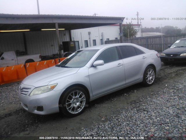 4T4BF3EK9BR179042 - 2011 TOYOTA CAMRY SE/LE/XLE SILVER photo 2