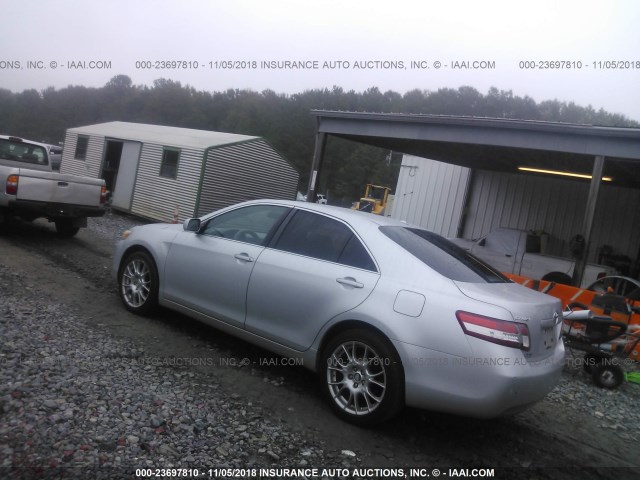 4T4BF3EK9BR179042 - 2011 TOYOTA CAMRY SE/LE/XLE SILVER photo 3
