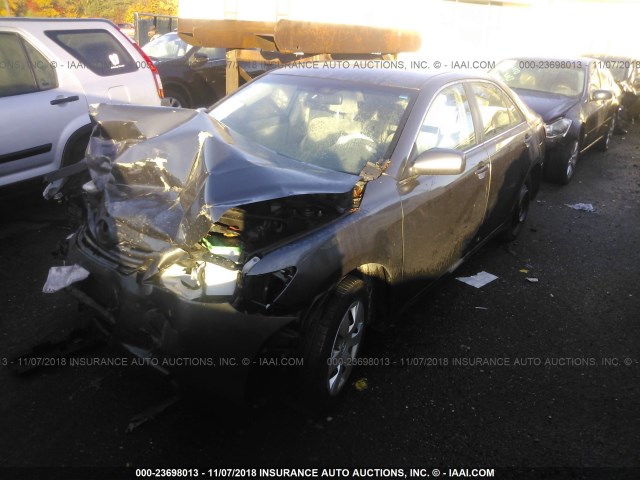 JTNBE46K773071307 - 2007 TOYOTA CAMRY NEW GENERAT CE/LE/XLE/SE GRAY photo 2