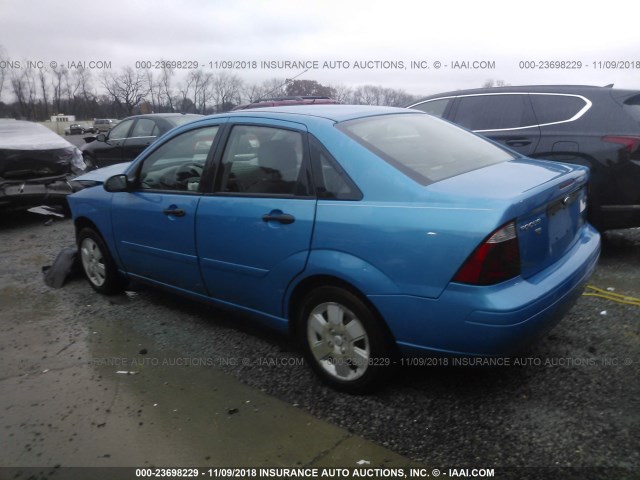 1FAHP34NX7W170742 - 2007 FORD FOCUS ZX4/S/SE/SES ლურჯი ფოტო 3