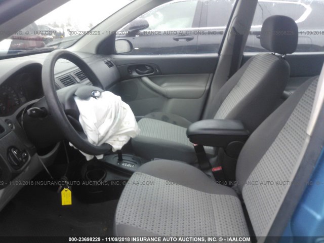 1FAHP34NX7W170742 - 2007 FORD FOCUS ZX4/S/SE/SES ლურჯი ფოტო 5
