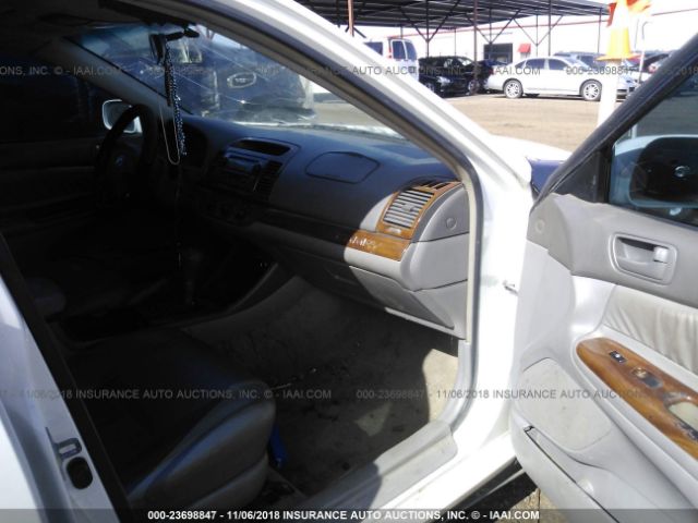 4T1BE32K14U279012 - 2004 TOYOTA CAMRY LE/XLE/SE WHITE photo 5