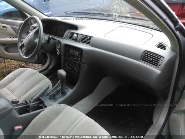 4T1BG22K0YU656259 - 2000 TOYOTA CAMRY CE/LE/XLE 棕色 照片 5