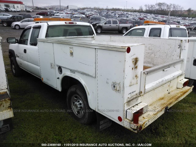 1GBHC29235E177487 - 2005 CHEVROLET SILVERADO C2500 HEAVY DUTY WHITE photo 3