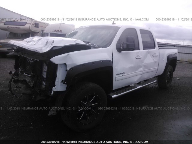 1GC1KYC88EF139750 - 2014 CHEVROLET SILVERADO K2500 HEAVY DUTY LTZ WHITE photo 2