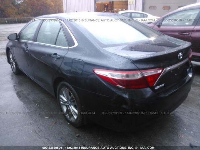 4T1BF1FK4FU100332 - 2015 TOYOTA CAMRY LE/XLE/SE/XSE 深蓝色 照片 3