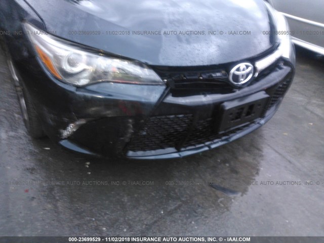 4T1BF1FK4FU100332 - 2015 TOYOTA CAMRY LE/XLE/SE/XSE 深蓝色 照片 6