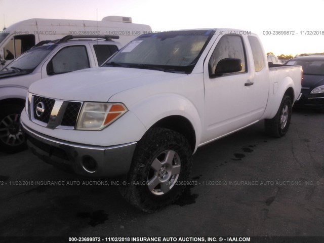 1N6AD06W38C411971 - 2008 NISSAN FRONTIER KING CAB LE/SE/OFF ROAD WHITE photo 2